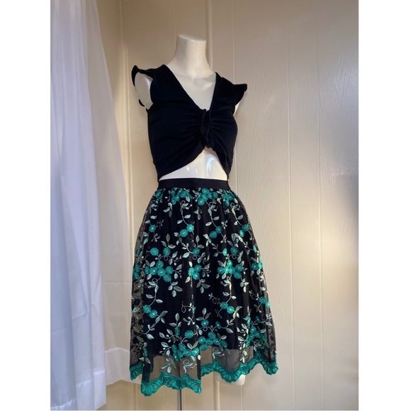 ☘️ Erin Fetherston Anthro XS Green Black Floral Embroidery Skirt - Picture 3 of 8
